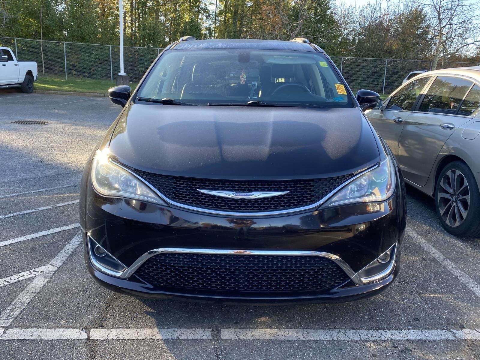 2018 Chrysler Pacifica Touring L photo 2