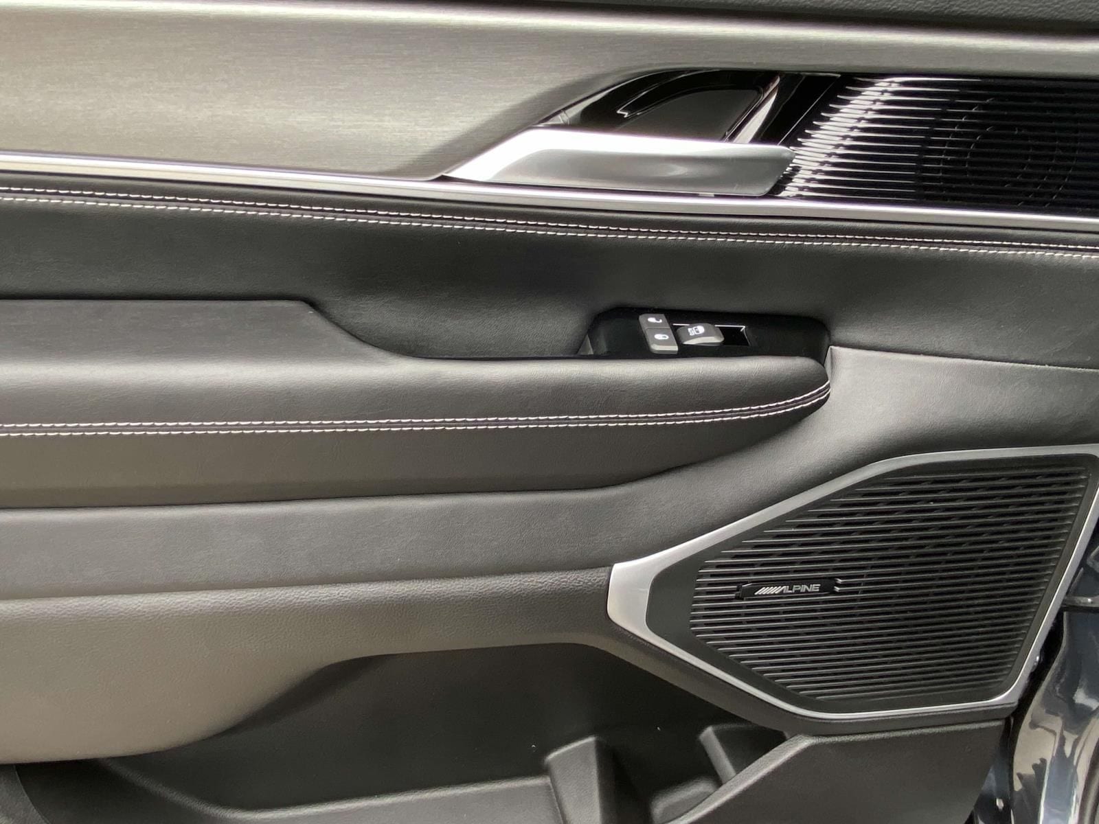 2025 Jeep Wagoneer L Series II - Photo 15