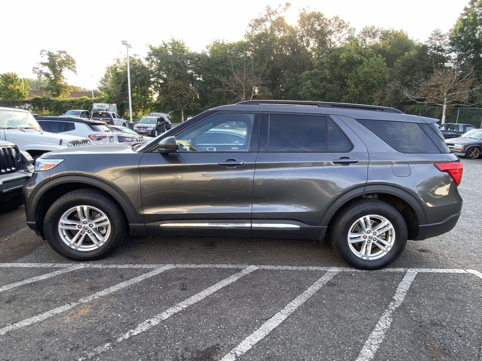 2020 Ford Explorer XLT photo 3