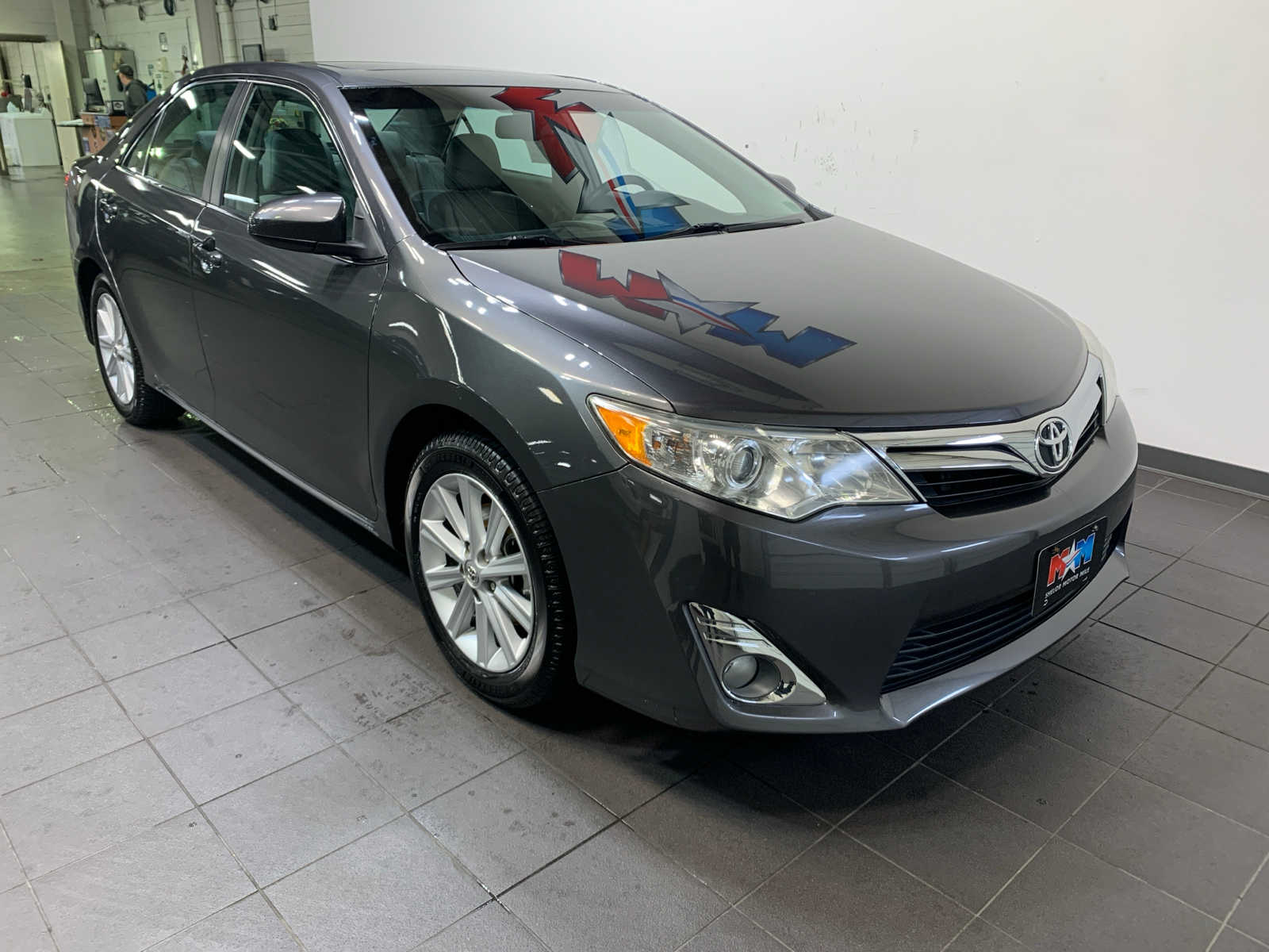 2014 Toyota Camry XLE photo 2