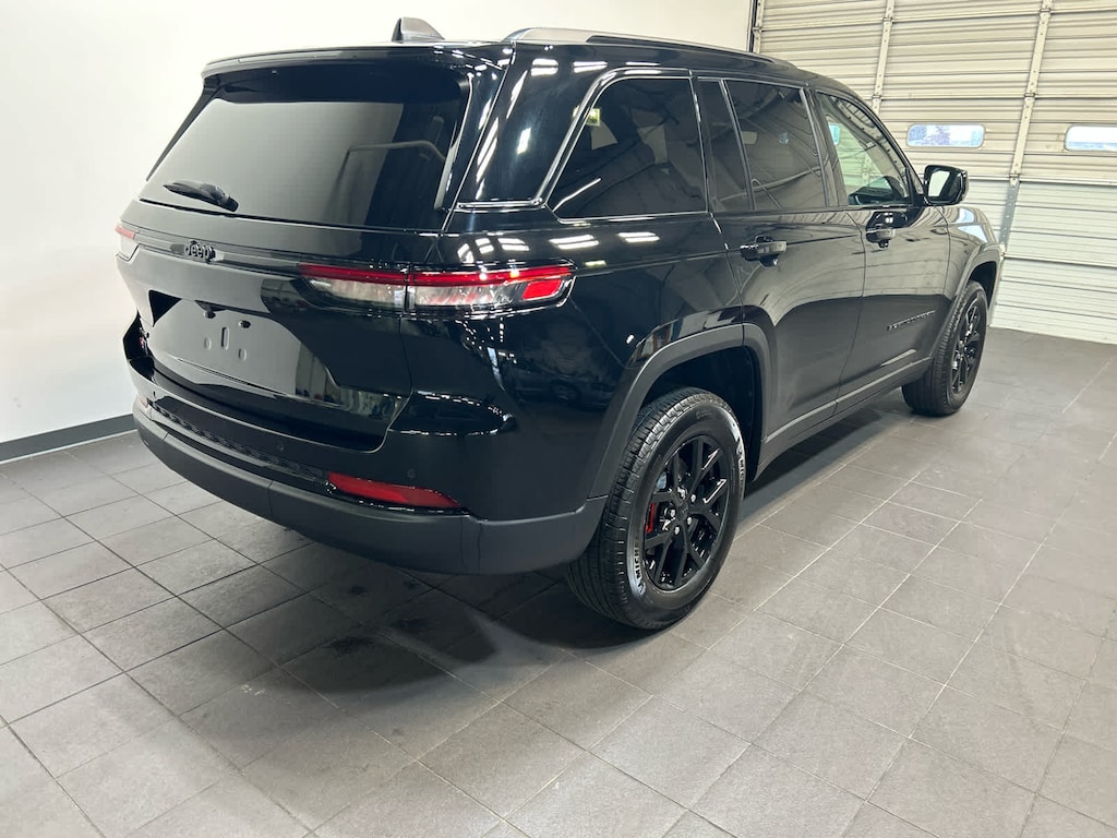 Used 2025 Jeep Grand Cherokee Altitude X SUV
