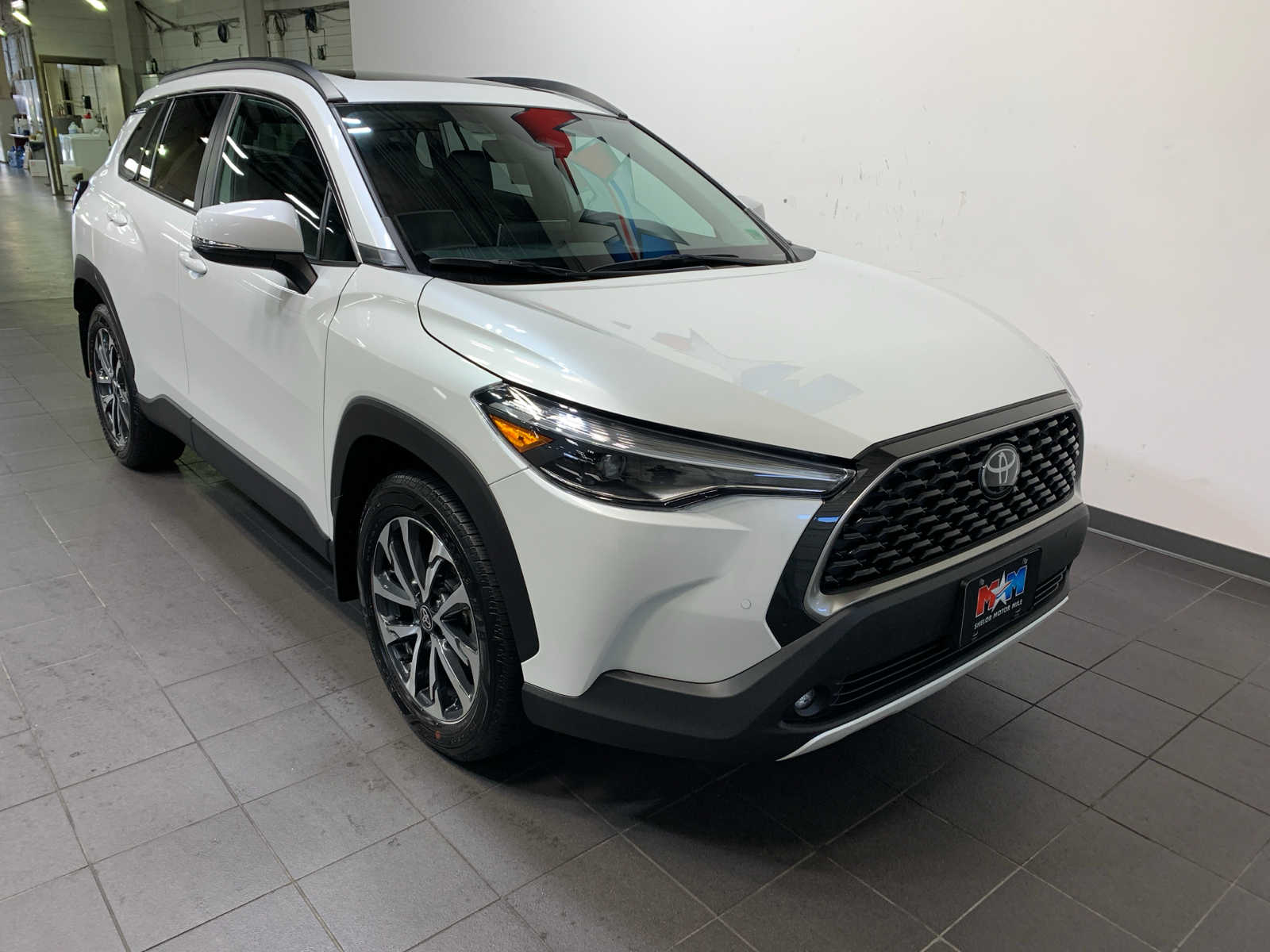 2024 Toyota Corolla Cross XLE photo 2