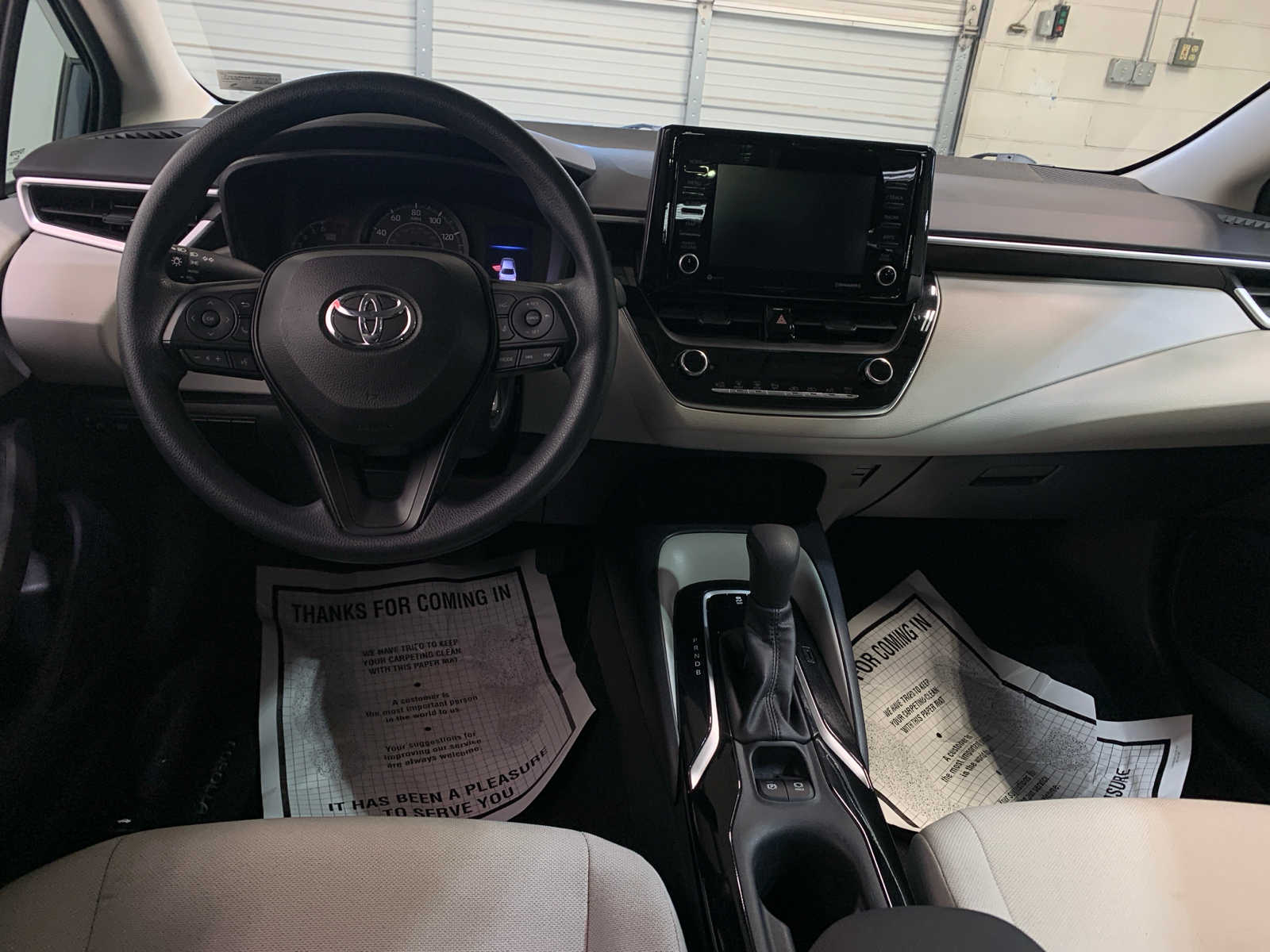 2022 Toyota Corolla L SE photo 3