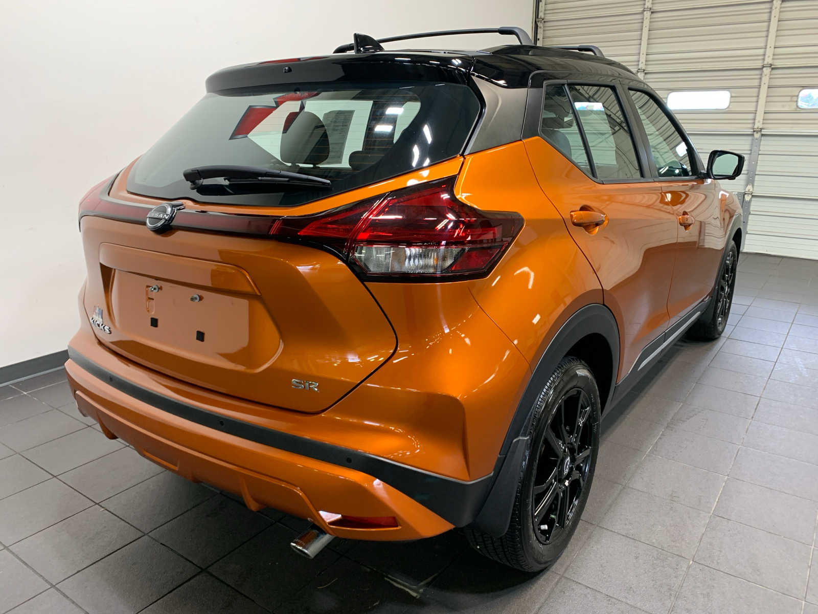 2023 Nissan Kicks SR photo 3