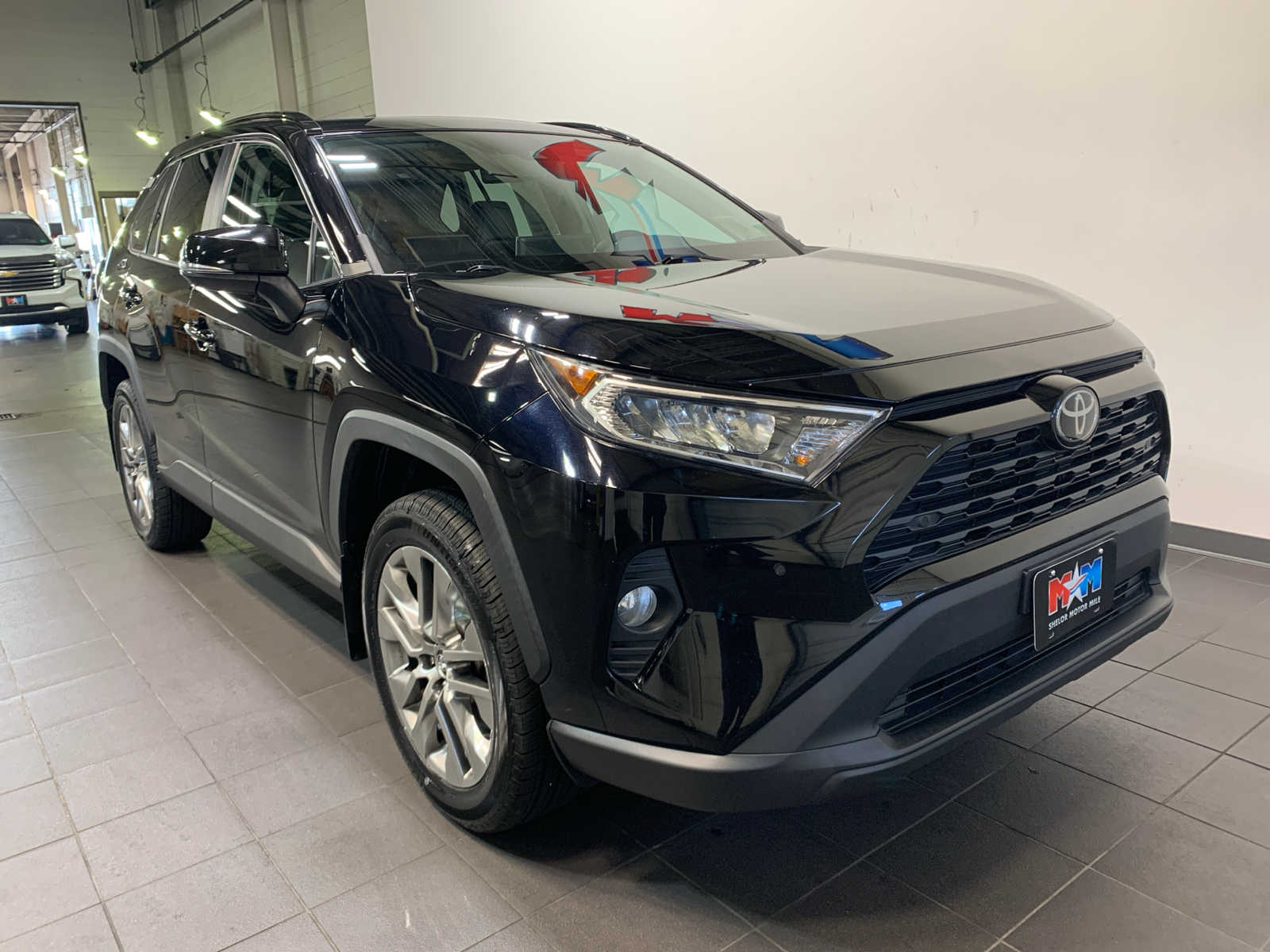 2019 Toyota RAV4 XLE Premium photo 2