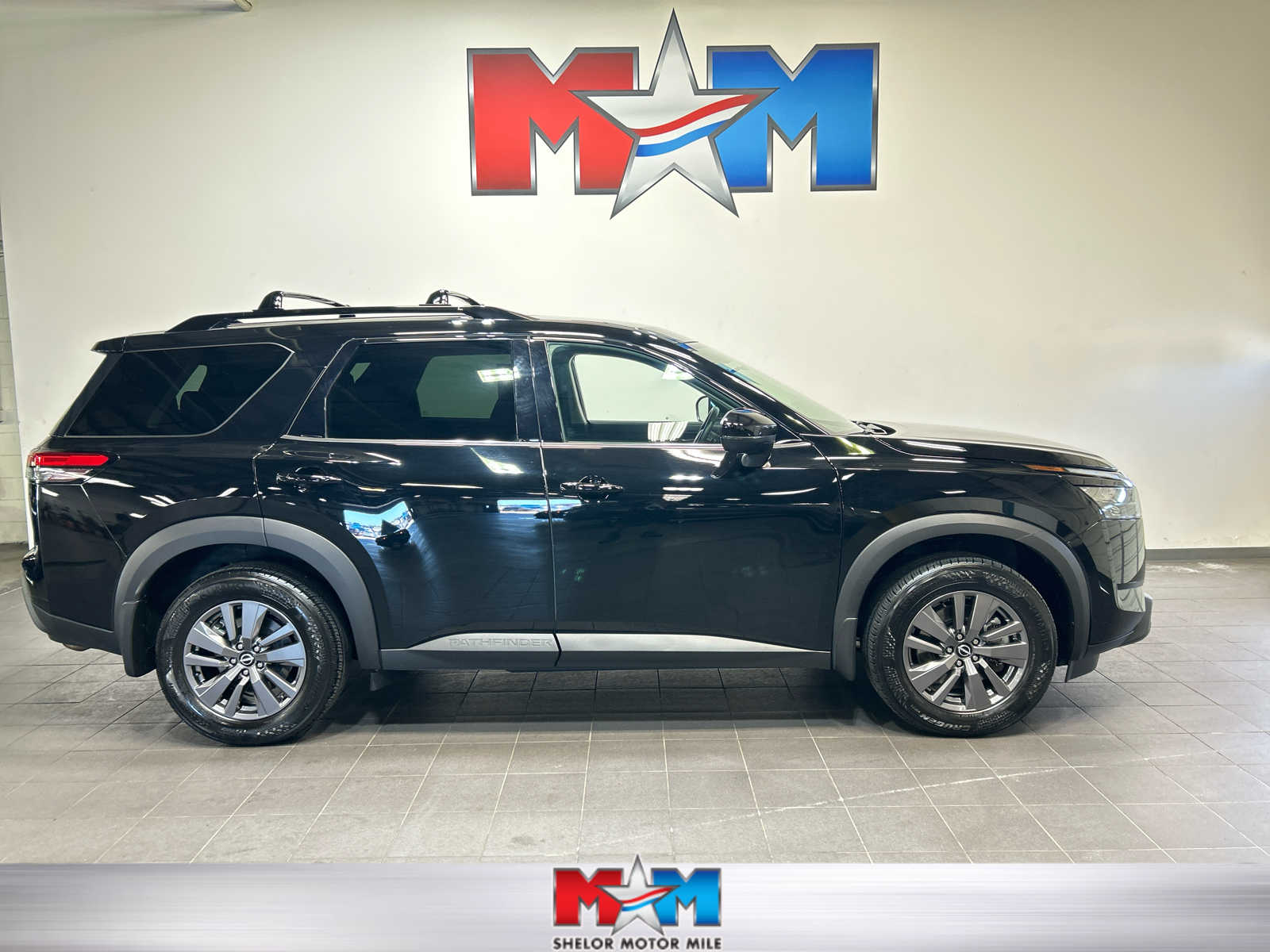 2024 Nissan Pathfinder SV