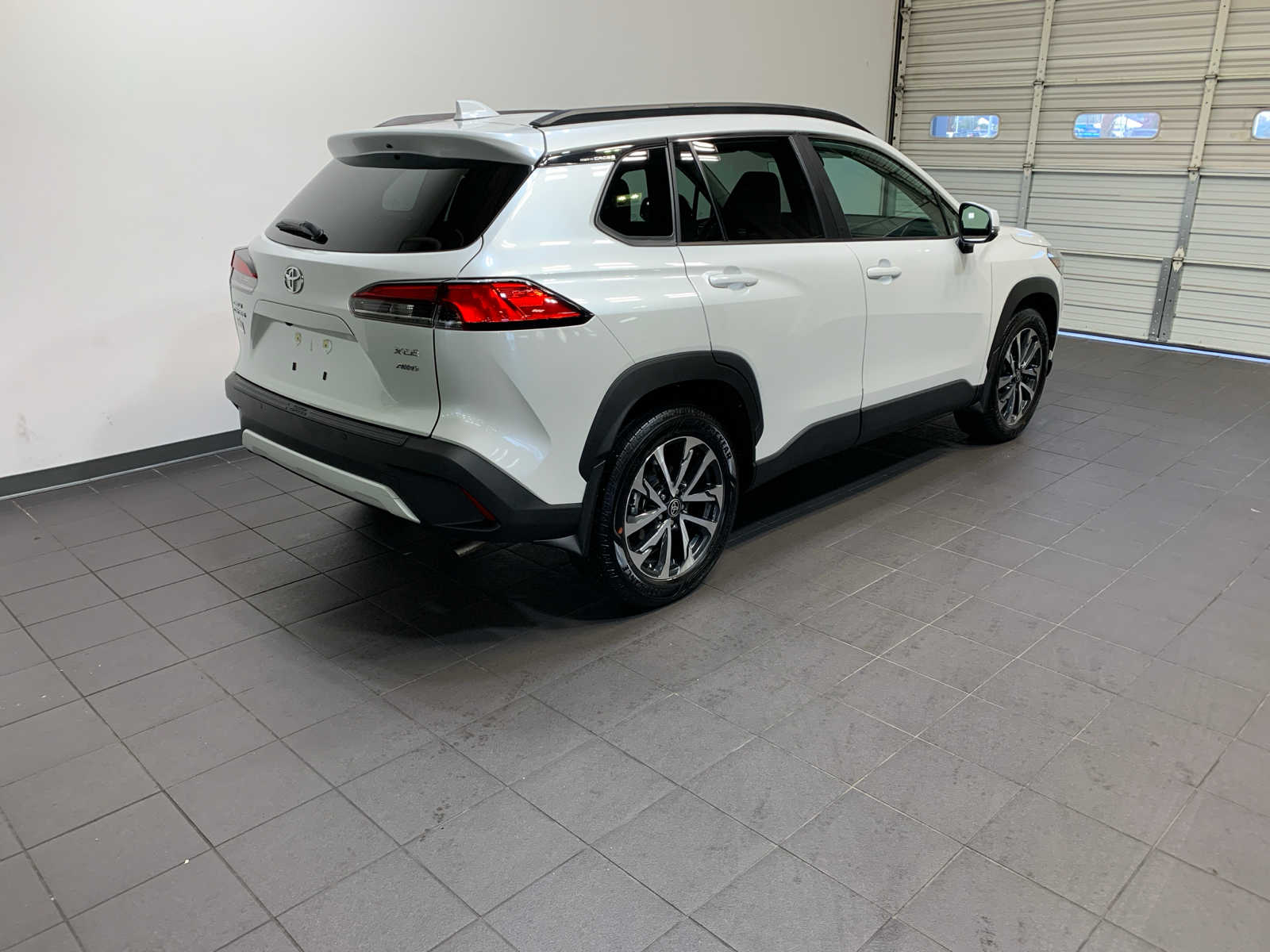 2024 Toyota Corolla Cross XLE photo 3