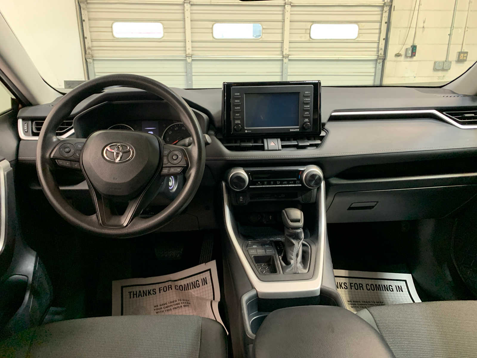 2020 Toyota RAV4 LE photo 4