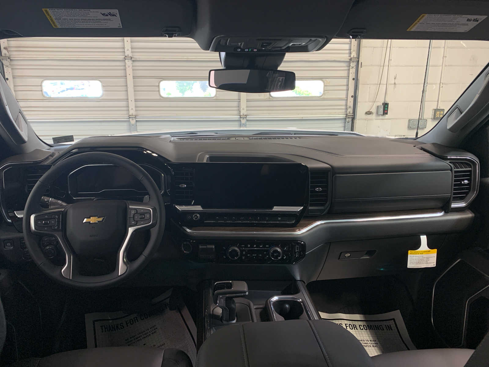 2025 Chevrolet Silverado 1500 LT photo 4