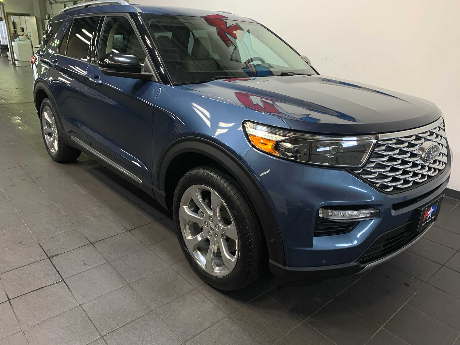 2020 Ford Explorer Platinum photo 2
