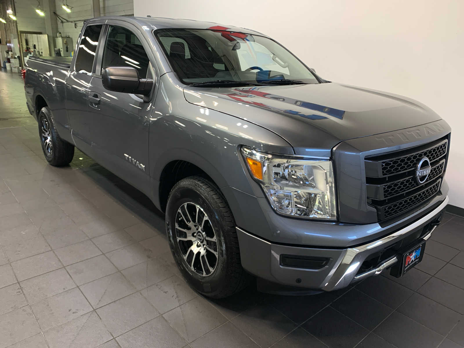 2024 Nissan Titan SV King Cab photo 2