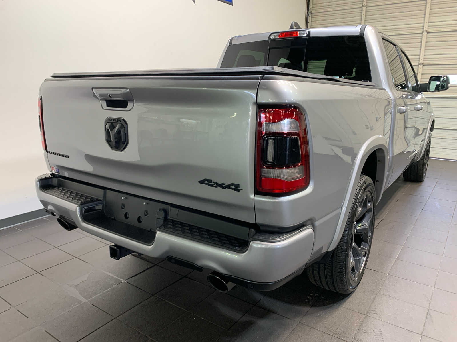 2022 Ram 1500 Limited photo 3