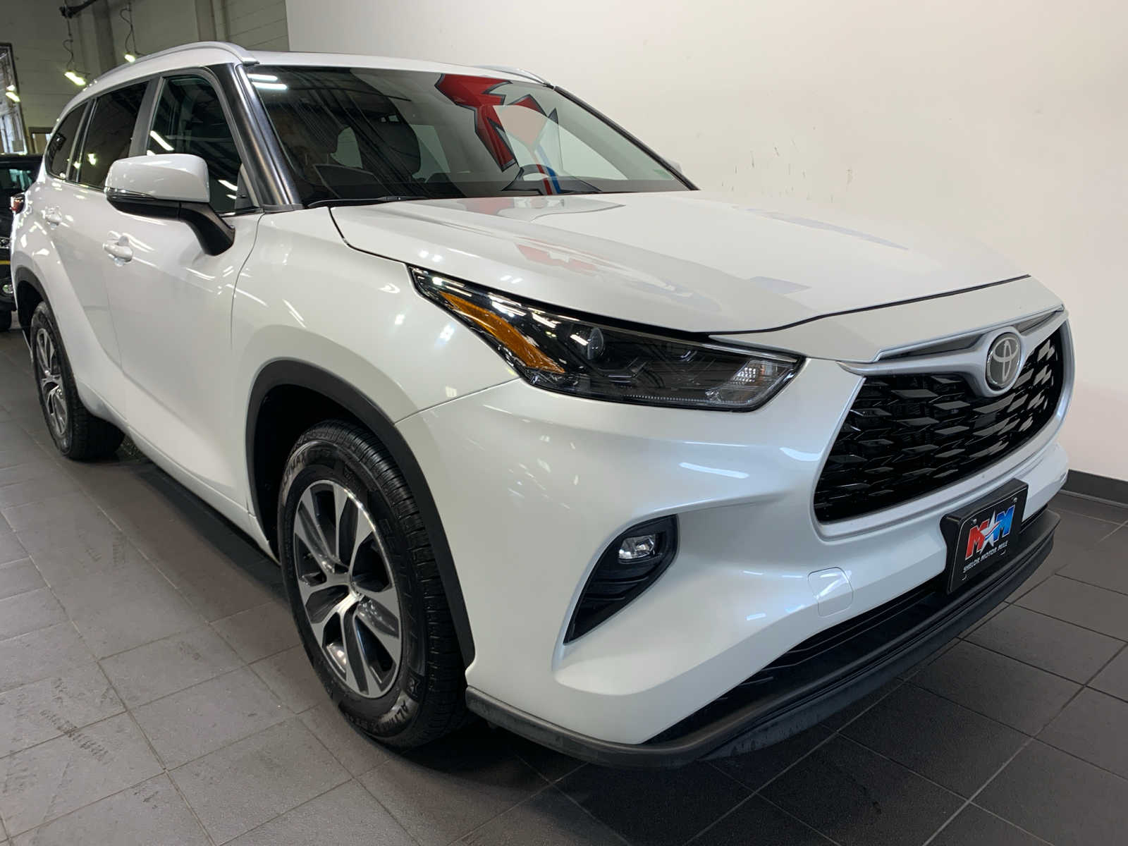 2023 Toyota Highlander XLE photo 2
