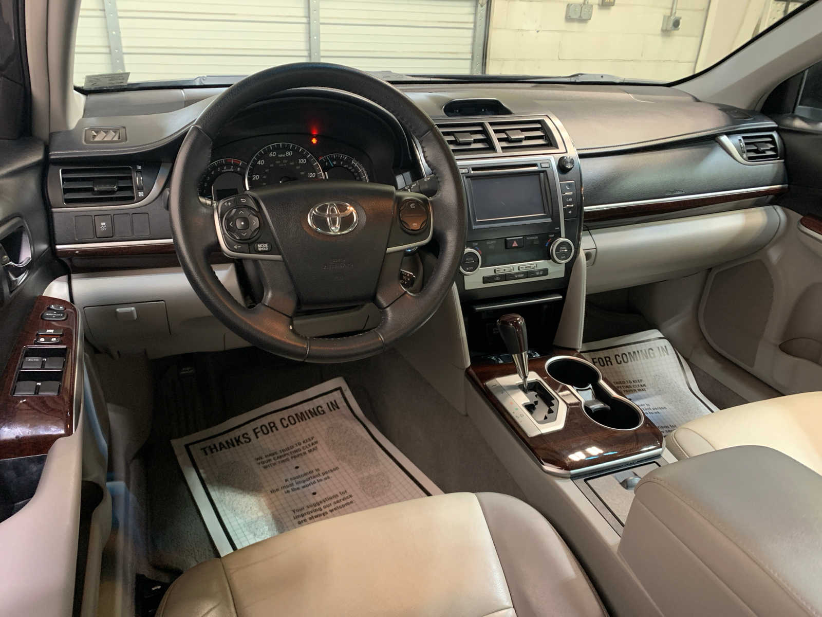 2014 Toyota Camry XLE photo 4