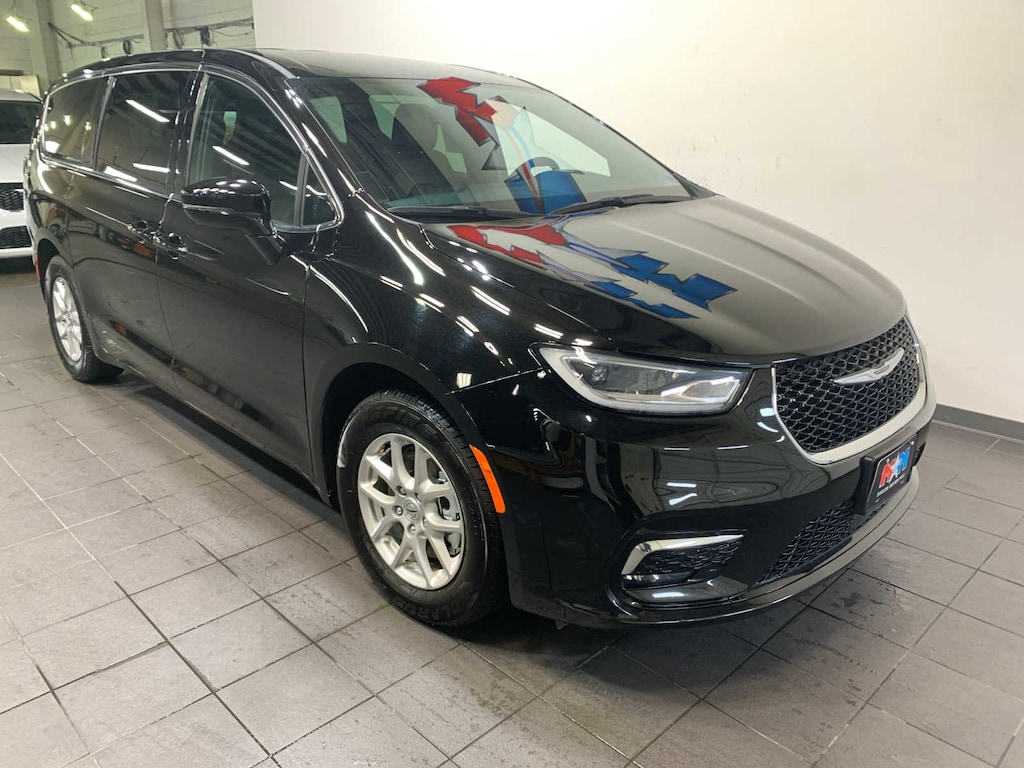 Used 2025 Chrysler Pacifica Select Van Passenger Van