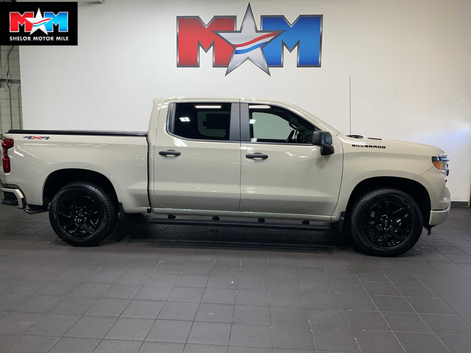 2026 Chevrolet Silverado Base's photo