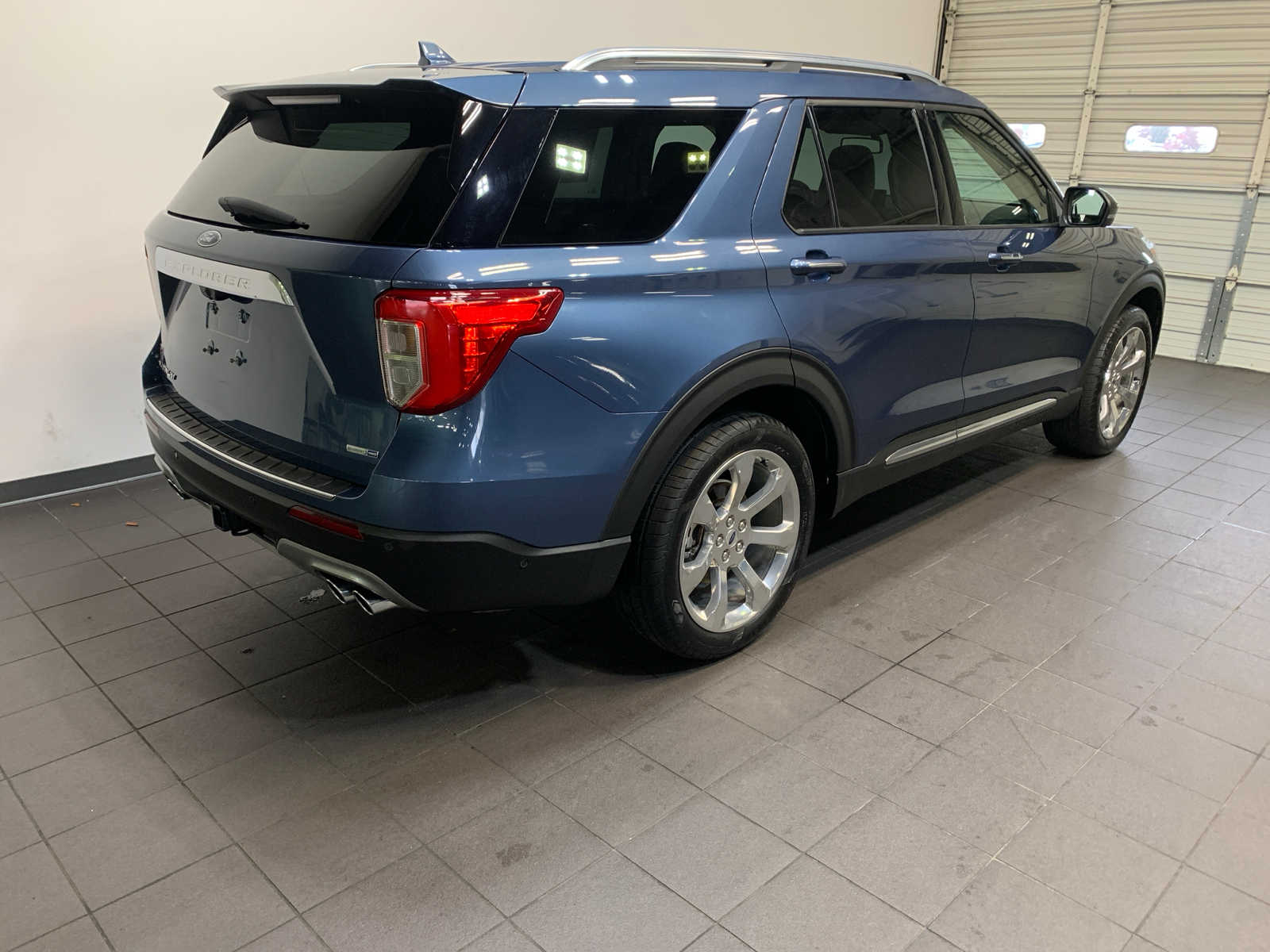 2020 Ford Explorer Platinum photo 3