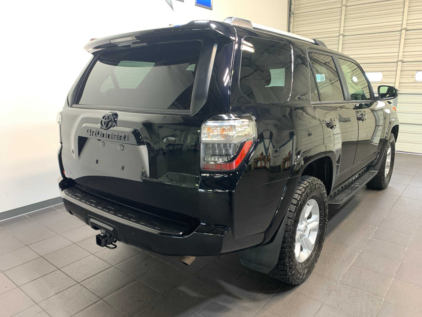 2023 Toyota 4Runner SR5 4WD photo 3