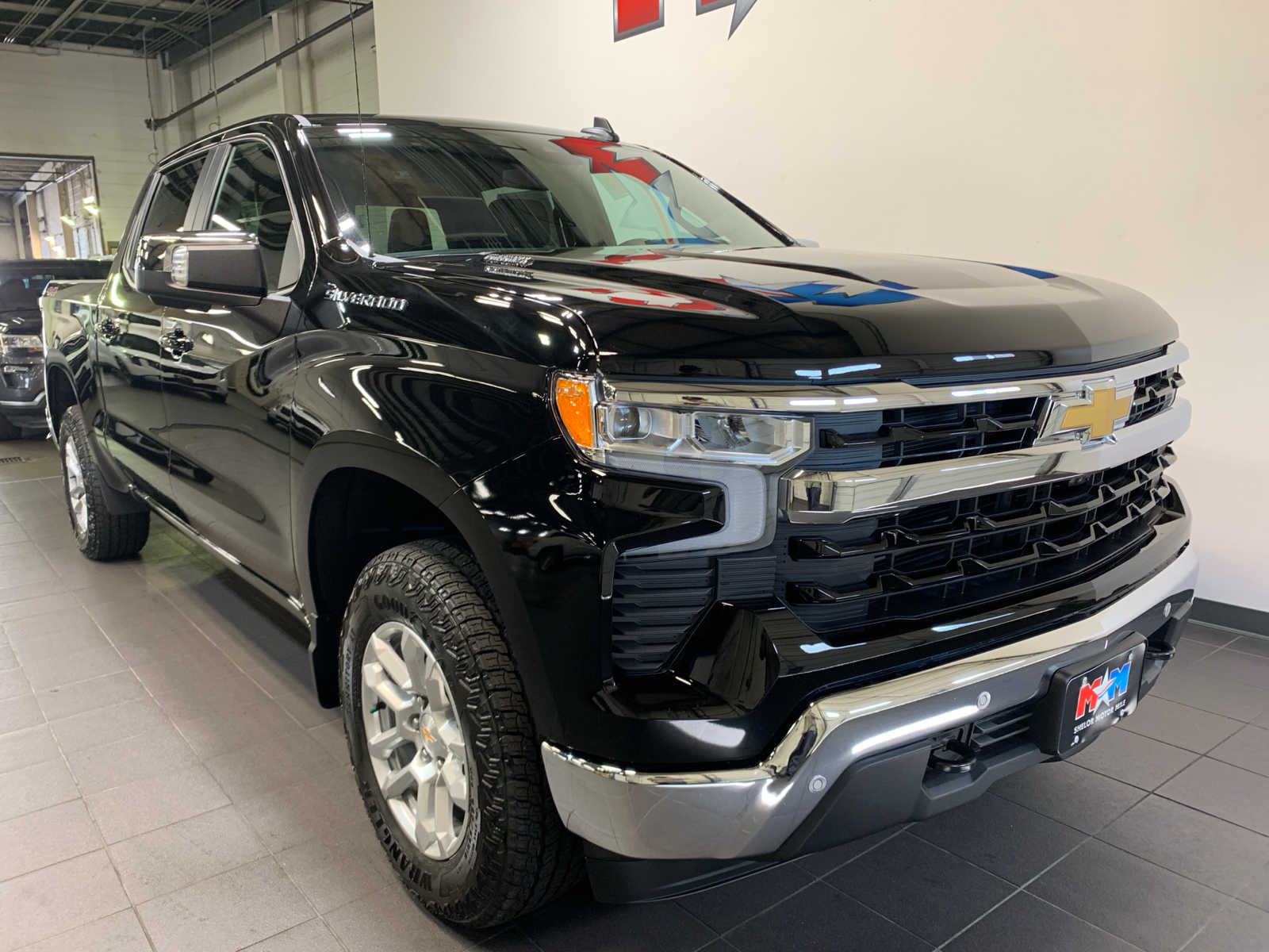 2025 Chevrolet Silverado 1500 LT photo 2