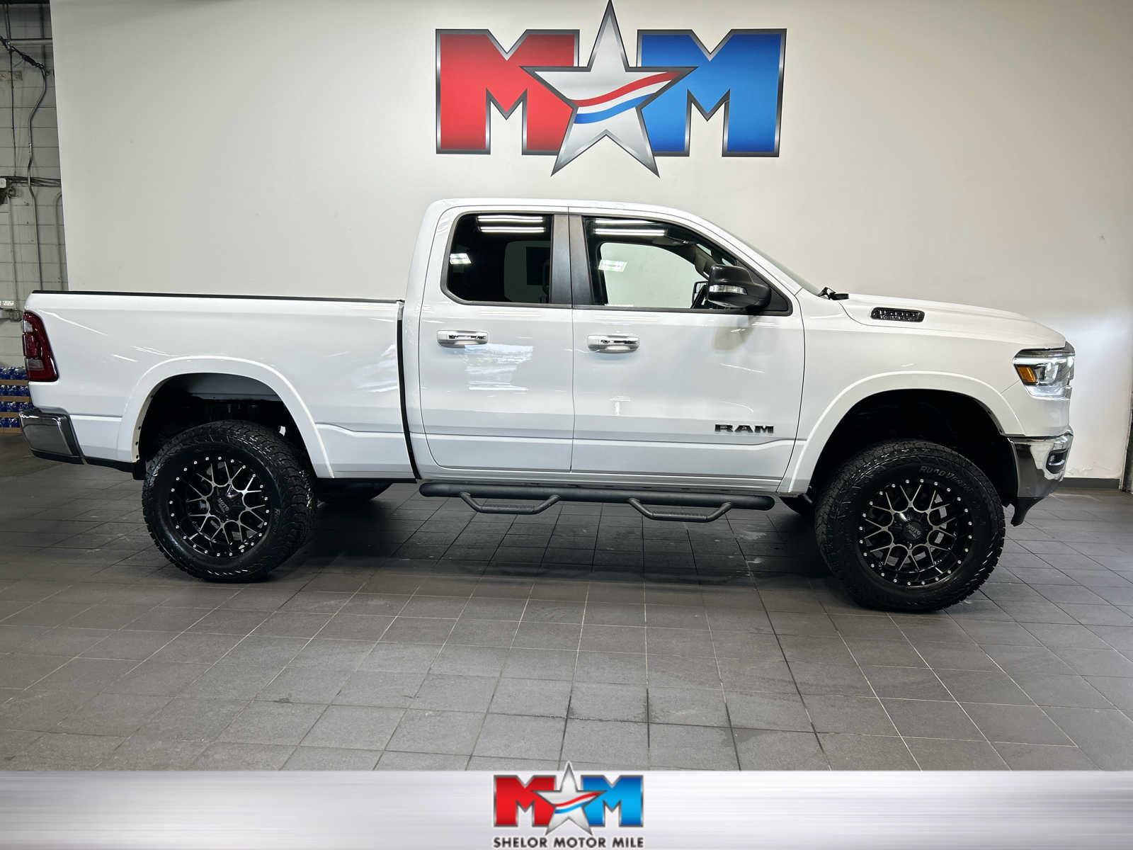 2020 RAM 1500 Laramie 4x4 Quad Cab 6'4's photo