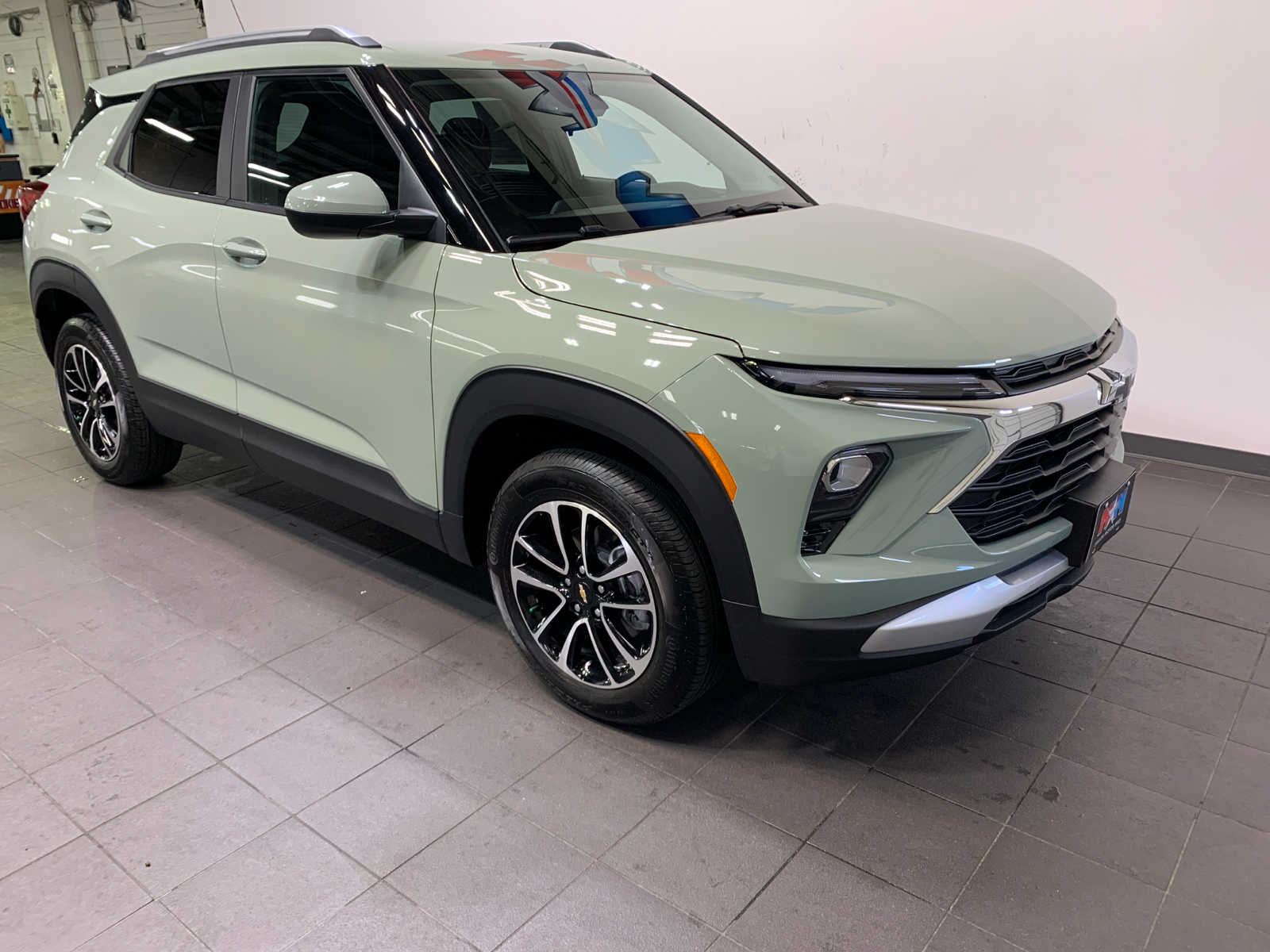 2025 Chevrolet Trailblazer LT photo 2