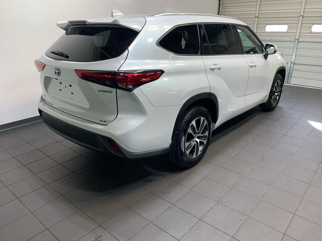 Used 2022 Toyota Highlander Hybrid XLE SUV