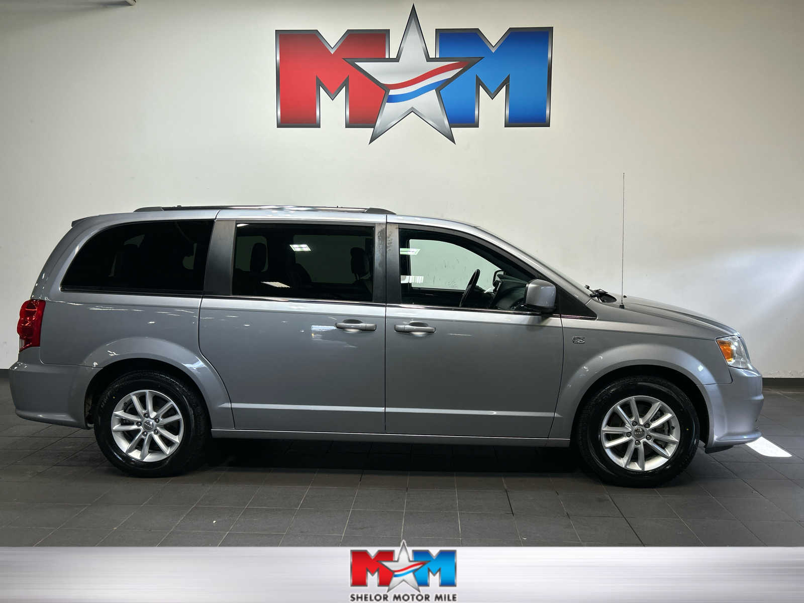 2019 Dodge Grand Caravan SXT 35th Anniversary Edition's photo