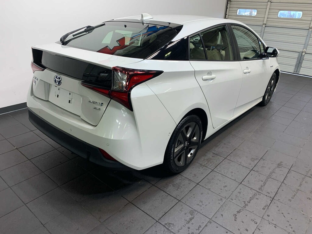 Used 2020 Toyota Prius L Eco Hatchback