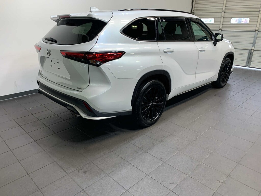 Used 2023 Toyota Highlander L SUV