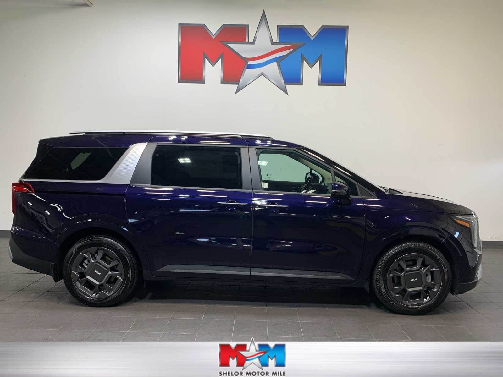 2025 Kia Carnival EX's photo