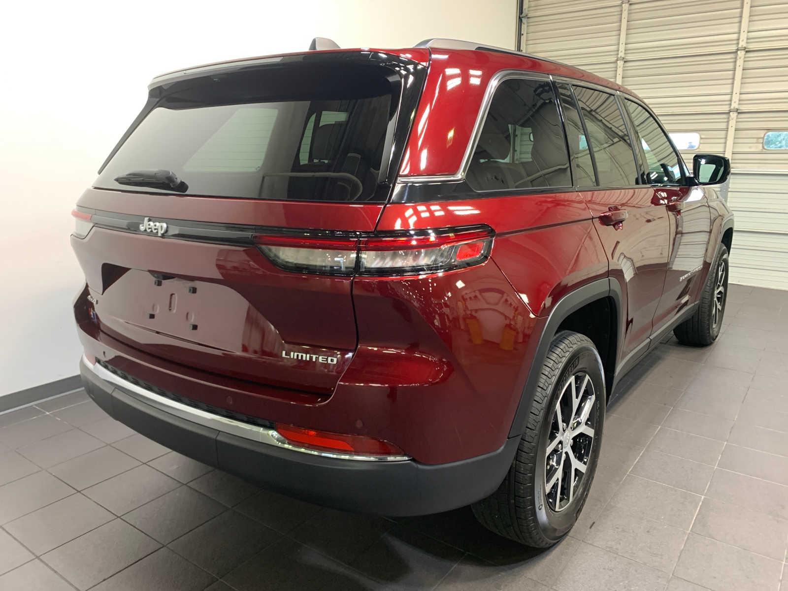 2024 Jeep Grand Cherokee Limited photo 3