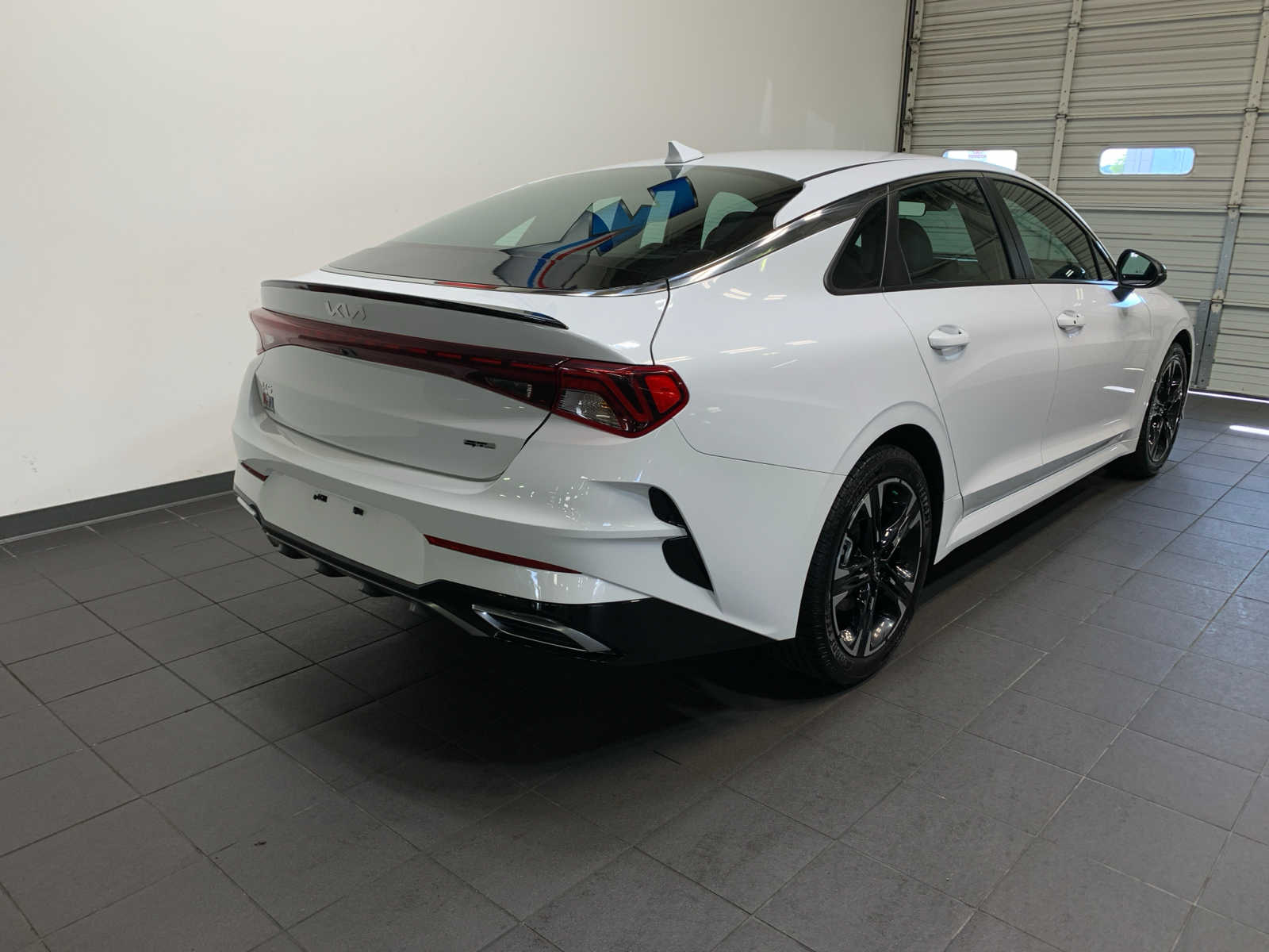 2024 Kia K5 GT-Line photo 2