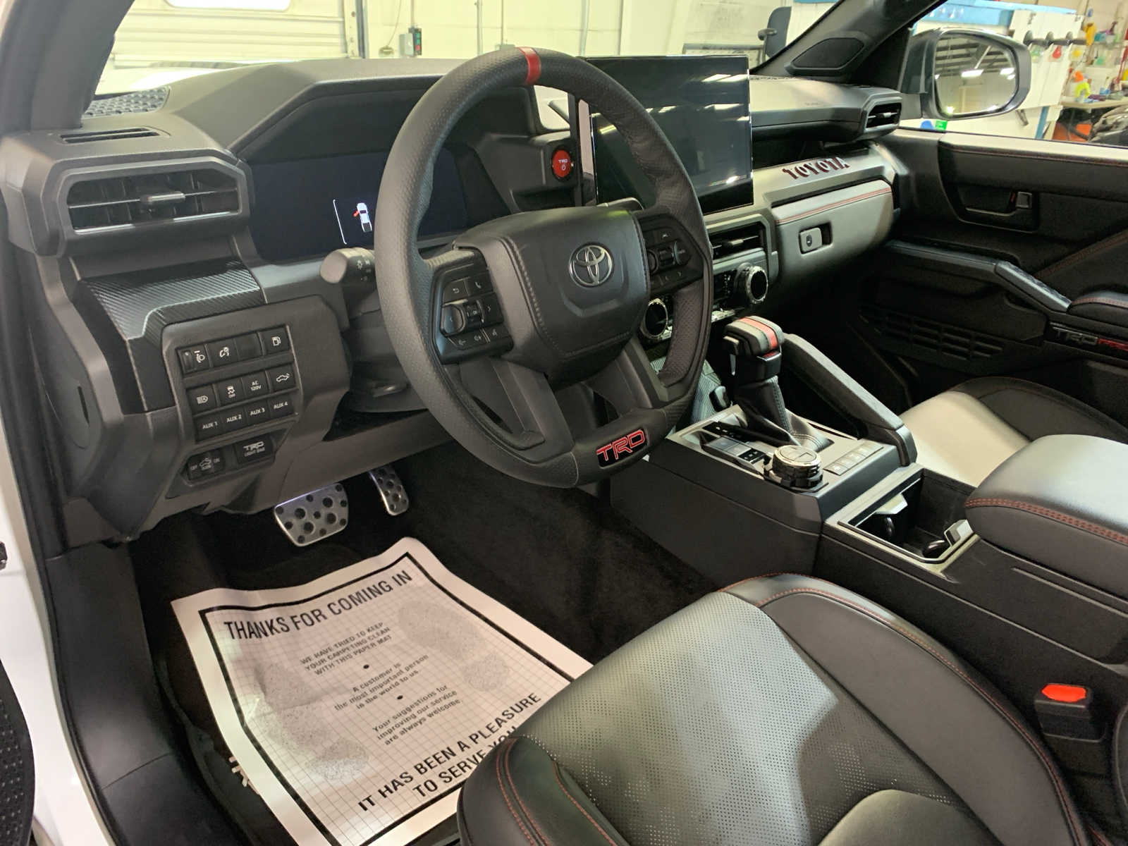 2025 Toyota Tacoma TRD Pro - Photo 11