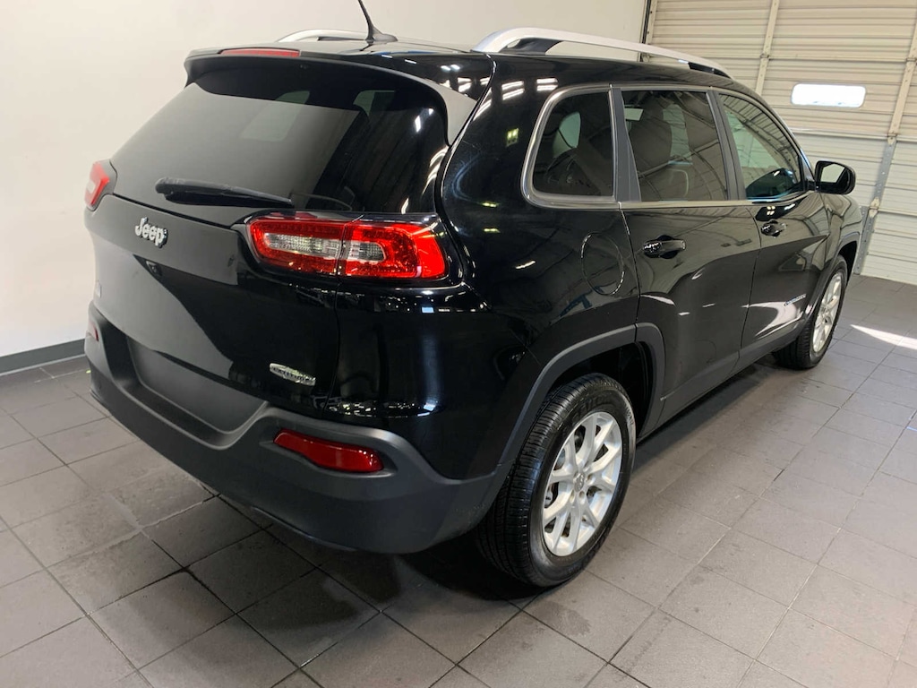 Used 2018 Jeep Cherokee Latitude SUV