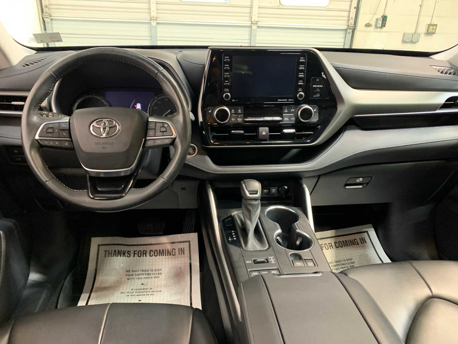2021 Toyota Highlander XLE photo 3