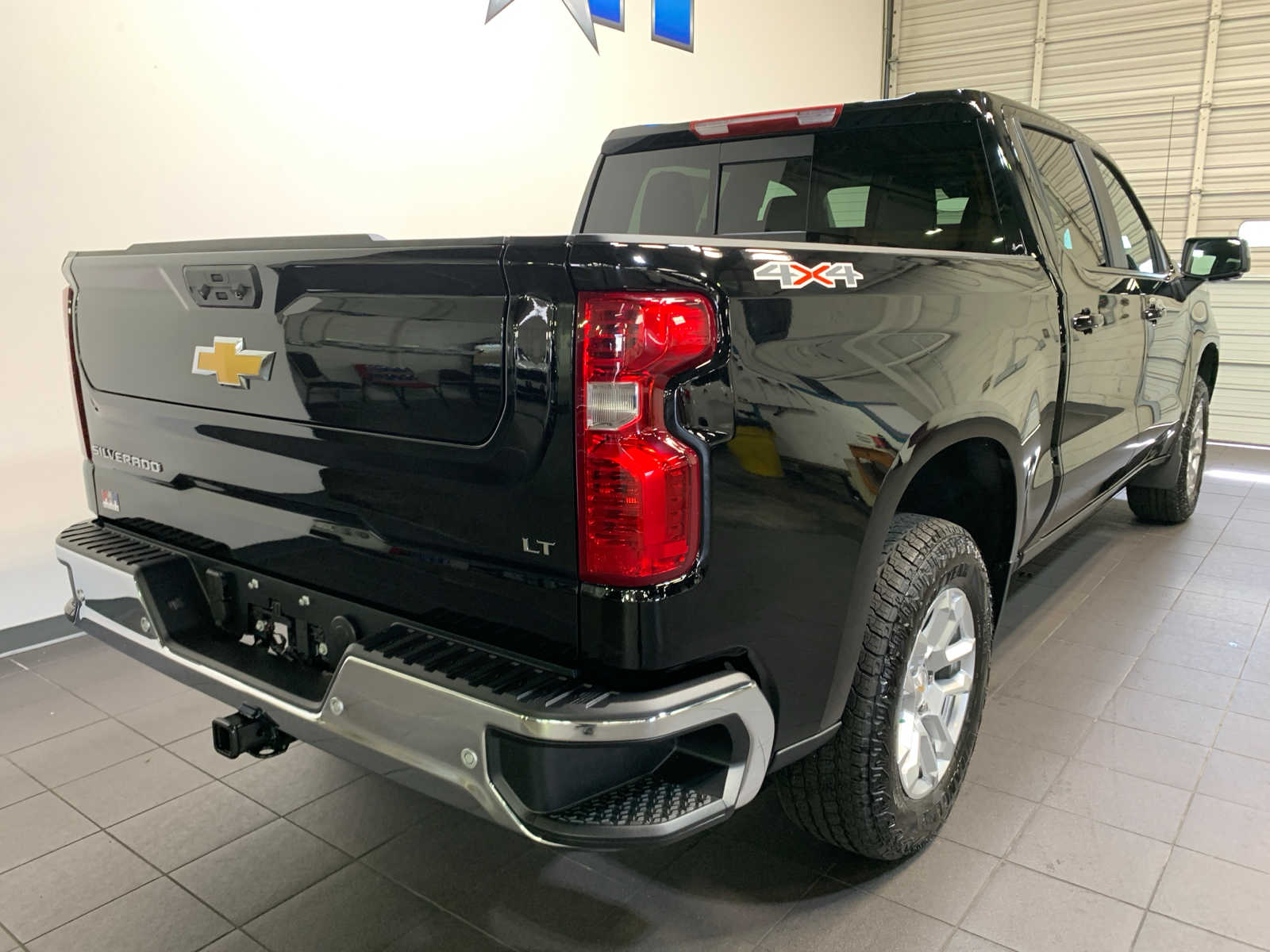 2025 Chevrolet Silverado 1500 LT photo 3