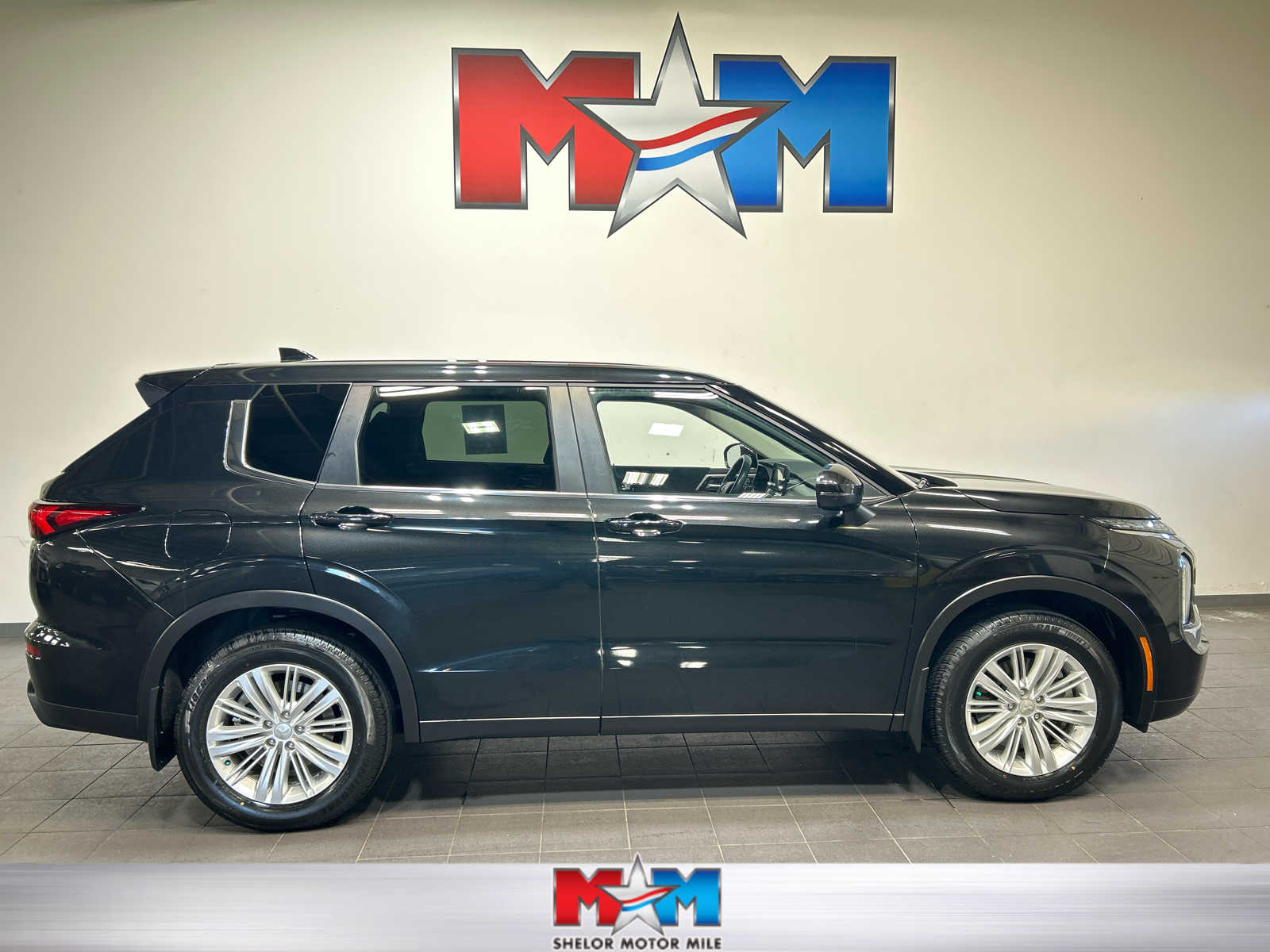 2024 Mitsubishi Outlander ES