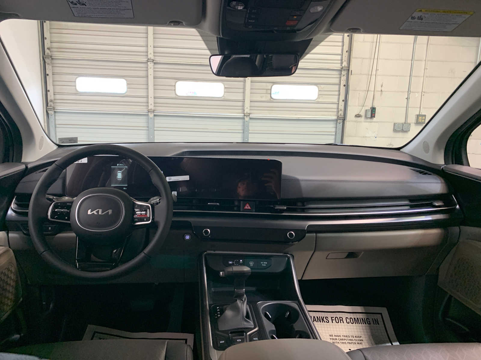 2026 Kia Carnival LXS photo 4