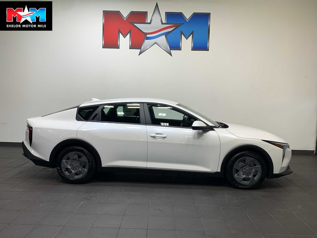 New 2025 Kia K4 LX Sedan