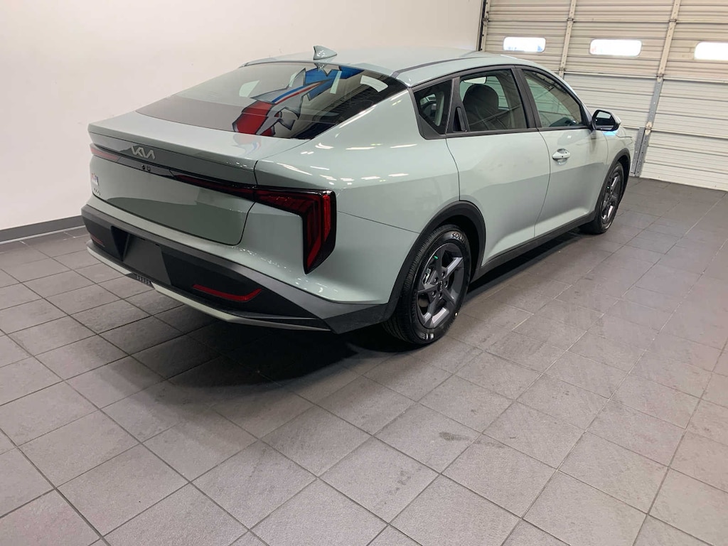 New 2025 Kia K4 LXS Sedan