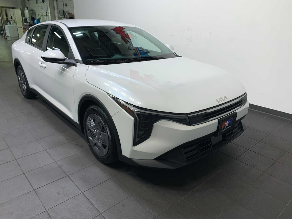 New 2025 Kia K4 LX Sedan