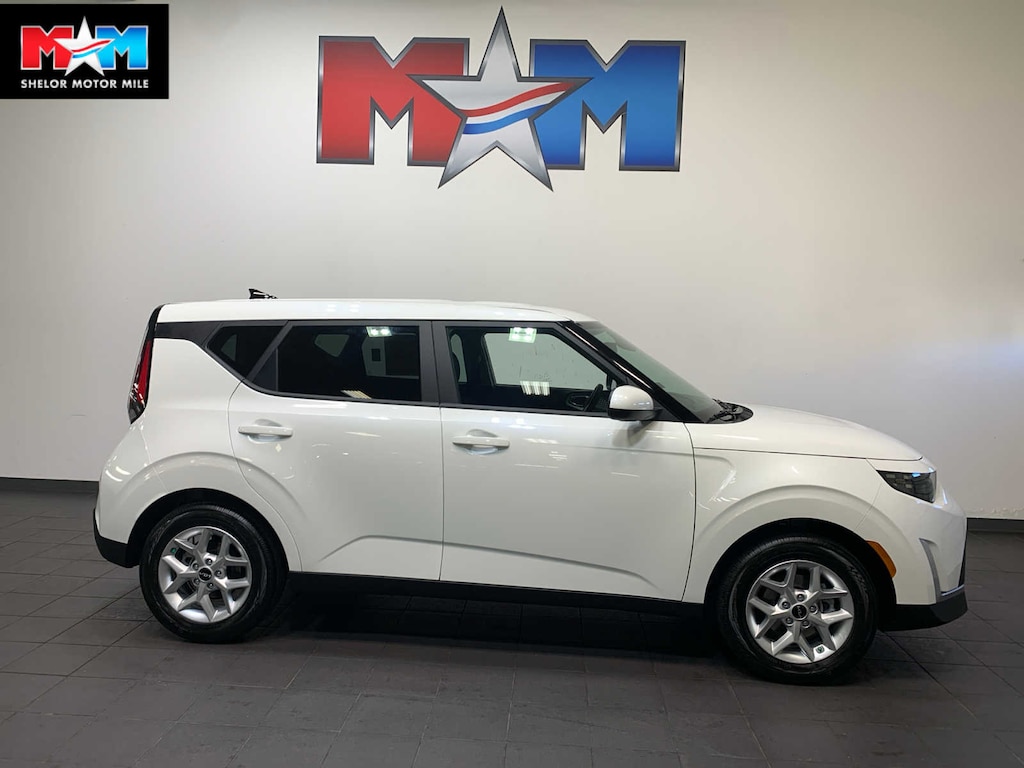 New 2025 Kia Soul LX Hatchback