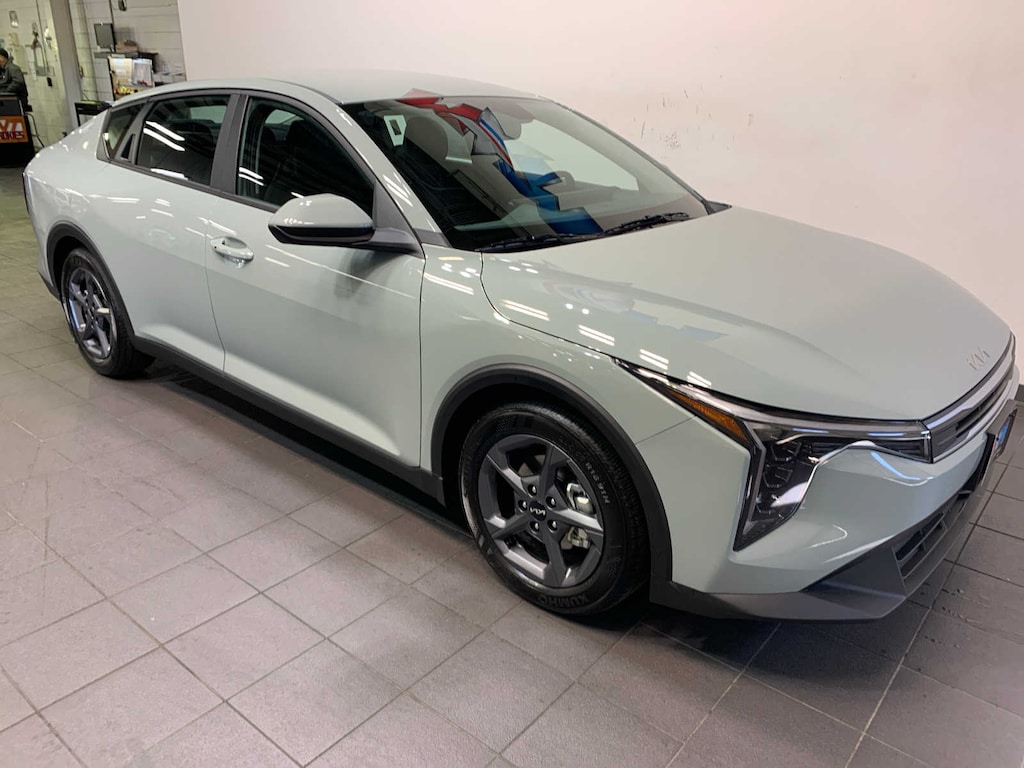 New 2025 Kia K4 LXS Sedan