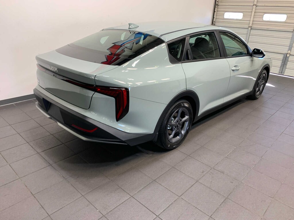 New 2025 Kia K4 LXS Sedan