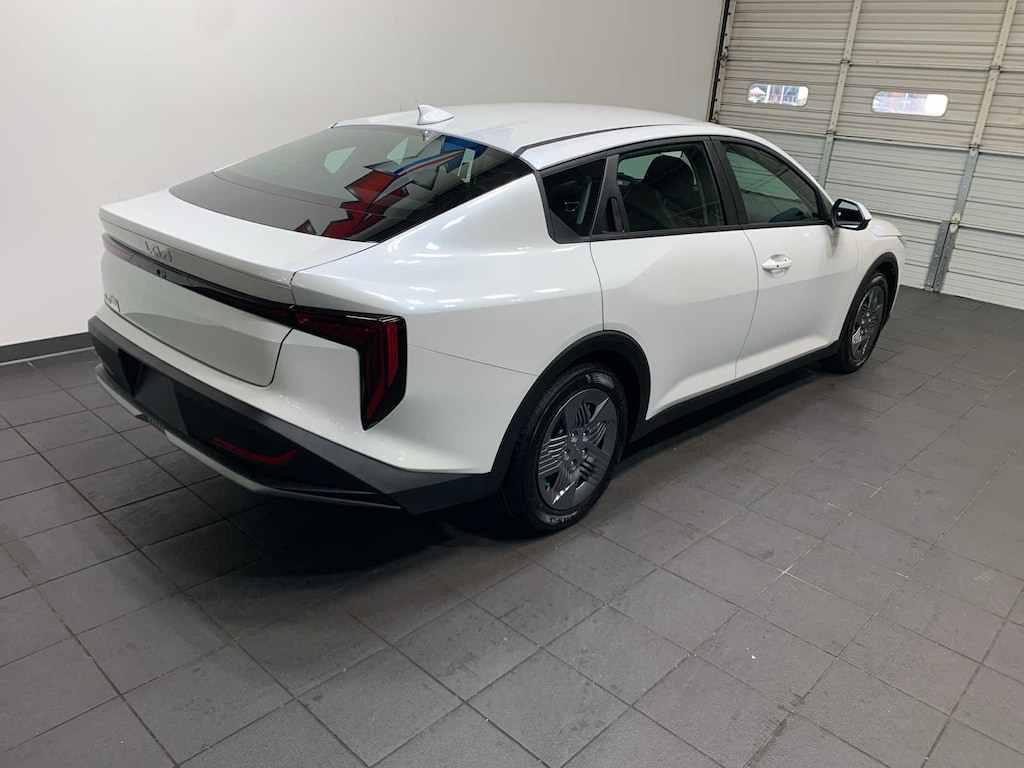 New 2025 Kia K4 LX Sedan