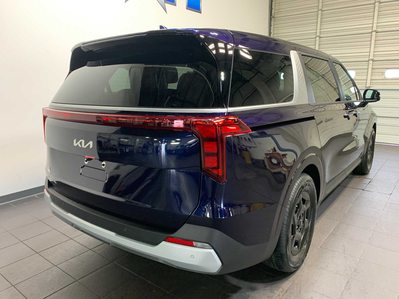 2026 Kia Carnival LXS photo 3