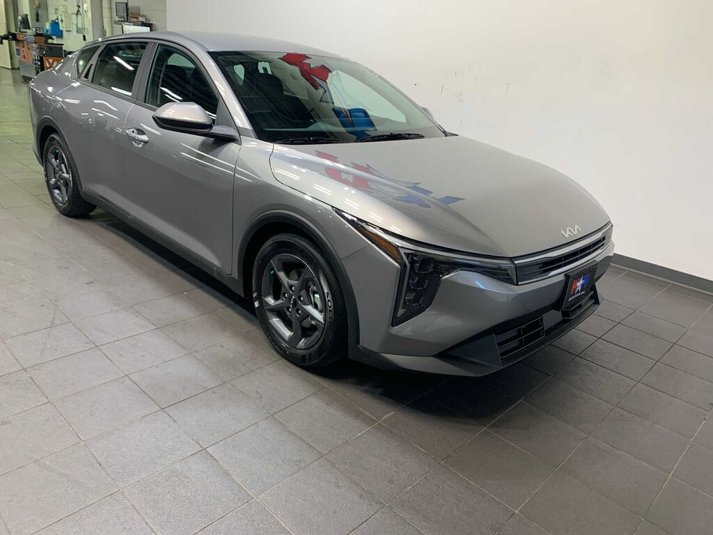 New 2025 Kia K4 LXS Sedan