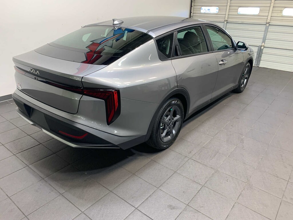 New 2025 Kia K4 LXS Sedan