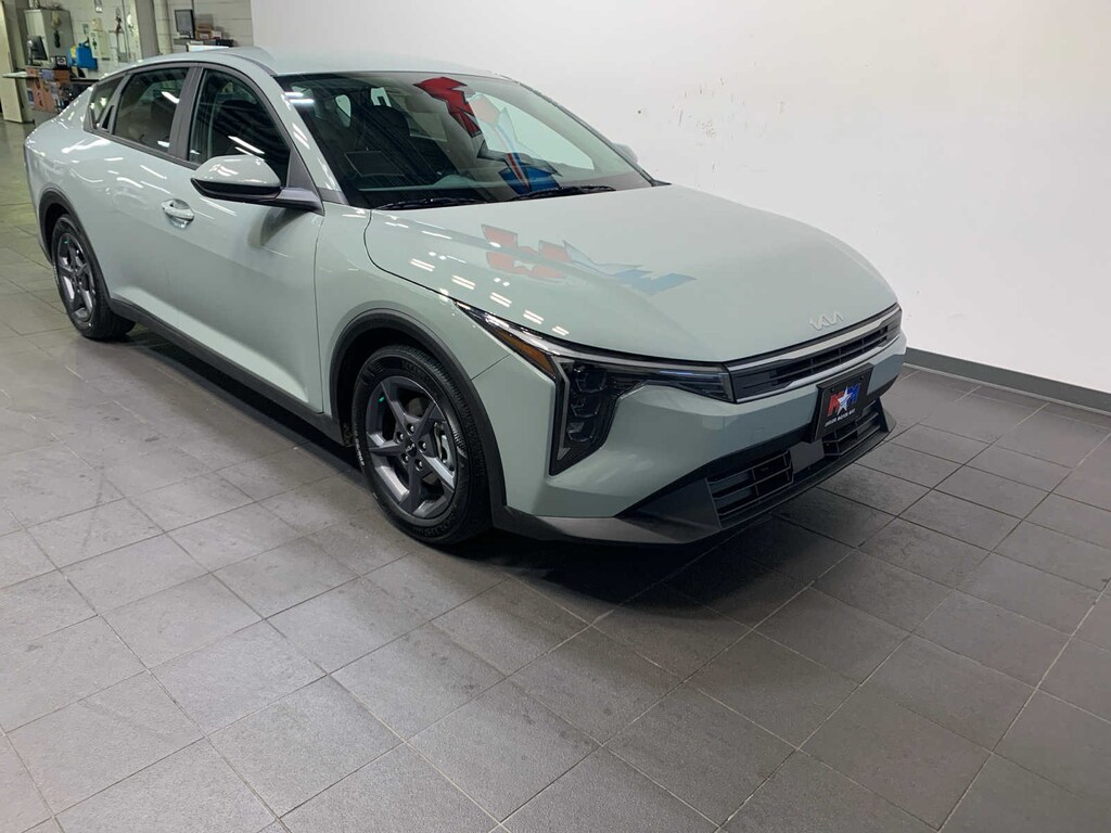 New 2025 Kia K4 LXS Sedan