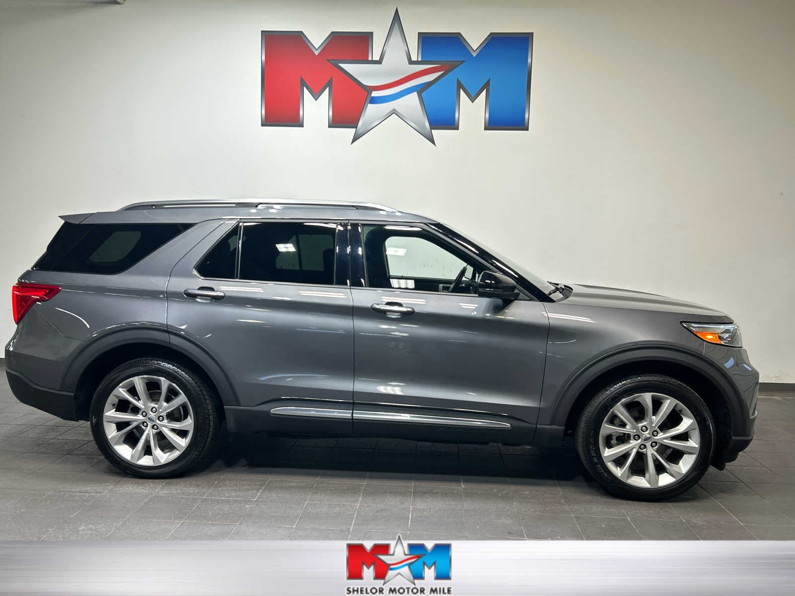 2021 Ford Explorer Platinum 4WD's photo